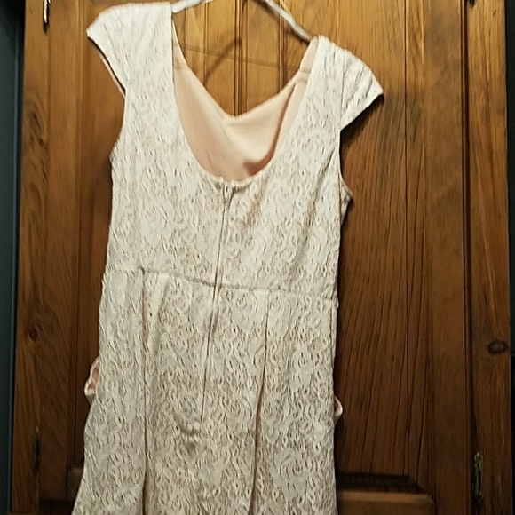 Lace wedding gown - Picture 3 of 3